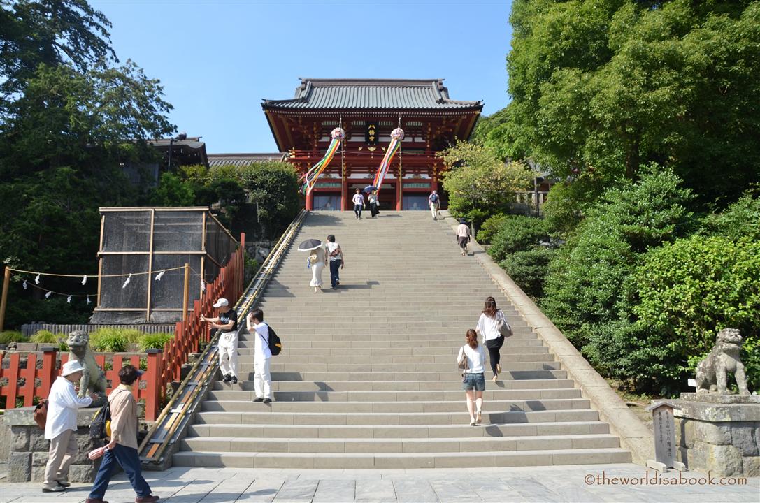 Kamakura temple stairs