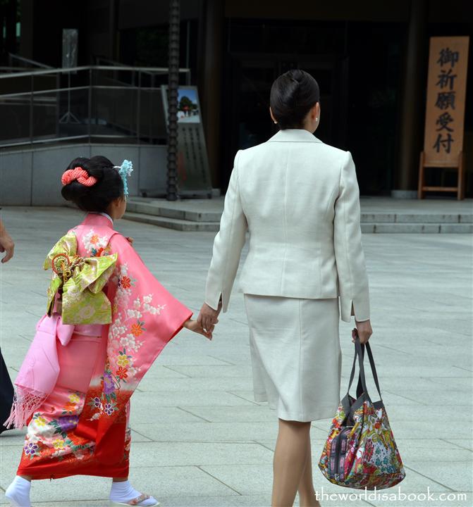 Meiji shrine kimono girl