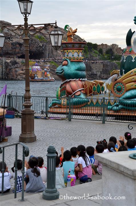 Tokyo Disney Sea Lido Isle seats 