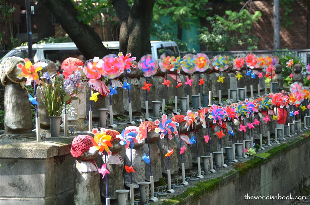 Jizo statues