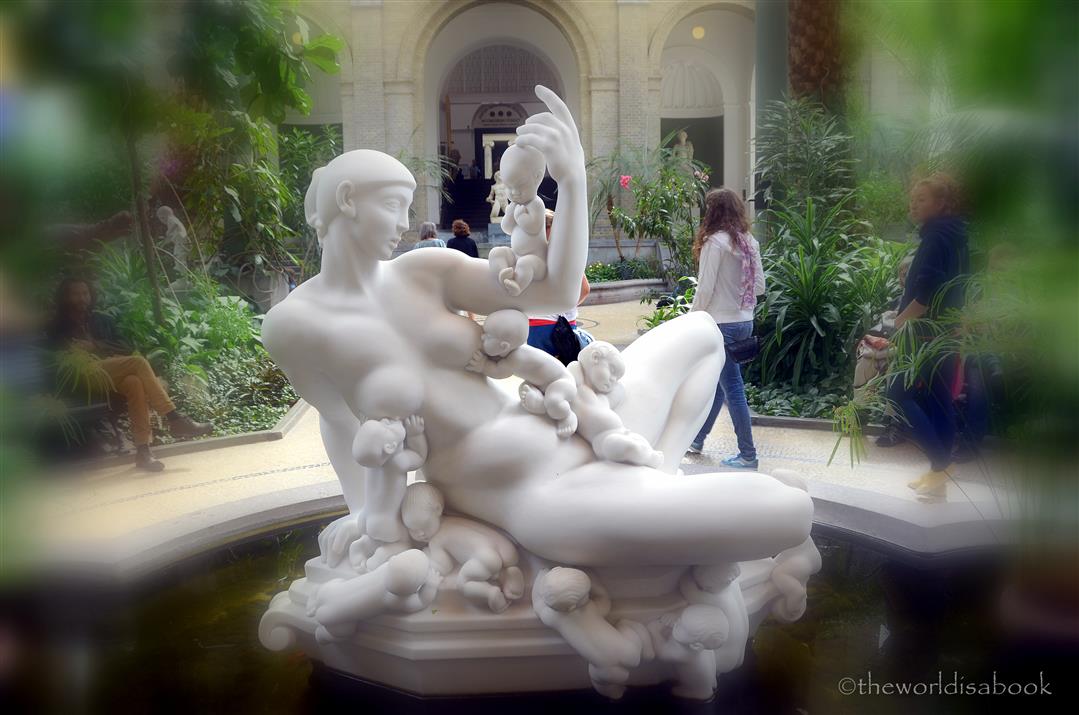 Glyptotek water mother statue