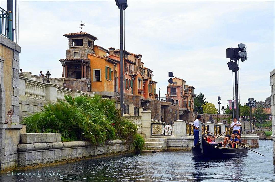 DisneySea gondola