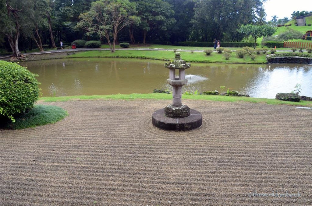 byodo-in temple sand