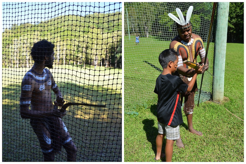 Tjapukai boomerang spear throwing