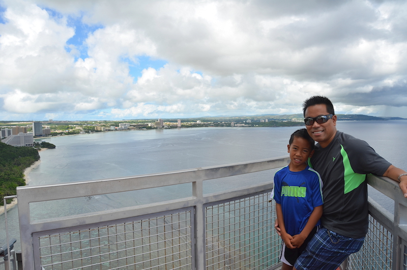 Two lovers point Guam with kids
