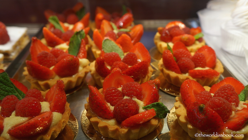 Mercado de San Miguel strawberry tartaleta