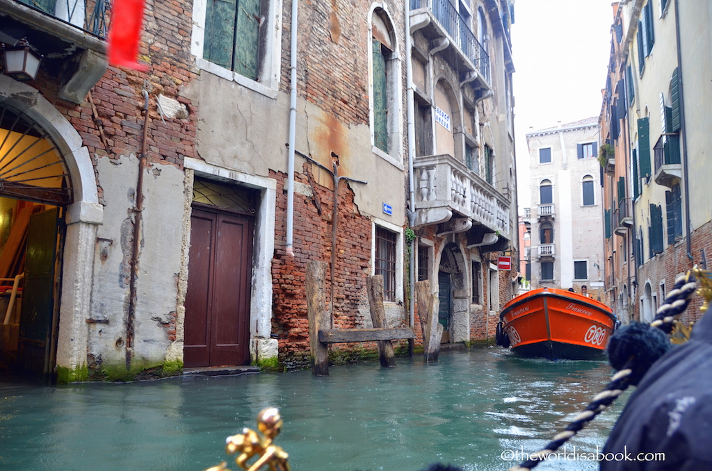 Venice gondola ride traffic