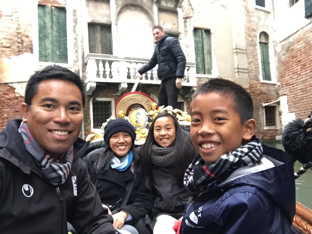 Venice gondola ride with kids