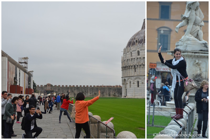 Pisa tourists posing