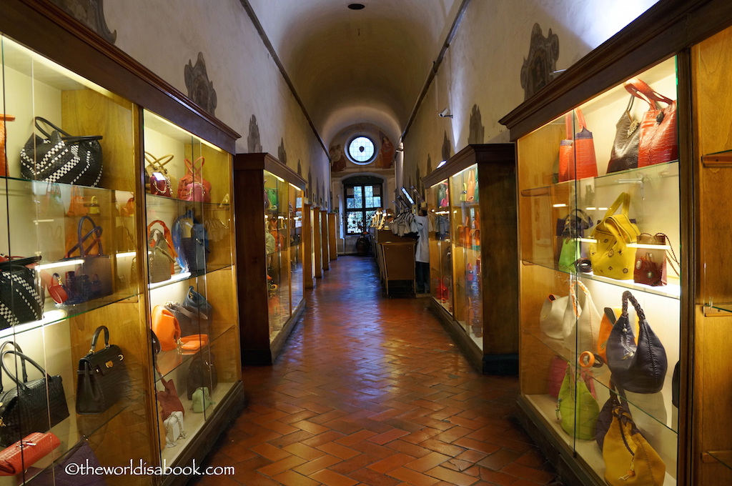 Scuola del Cuoio purse gallery