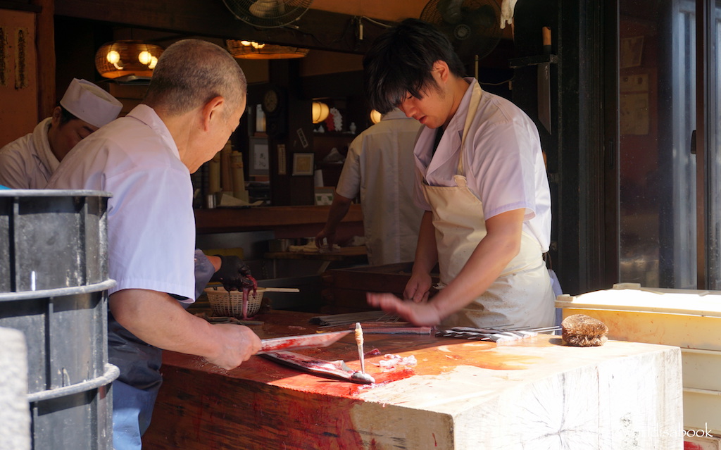 Narita men cutting eel