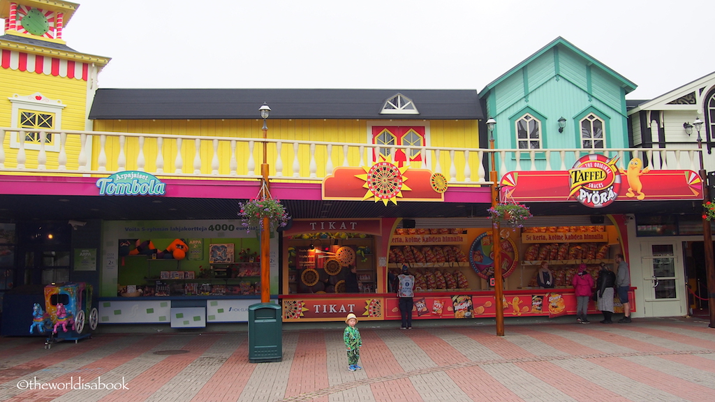 Linnanmaki game booths
