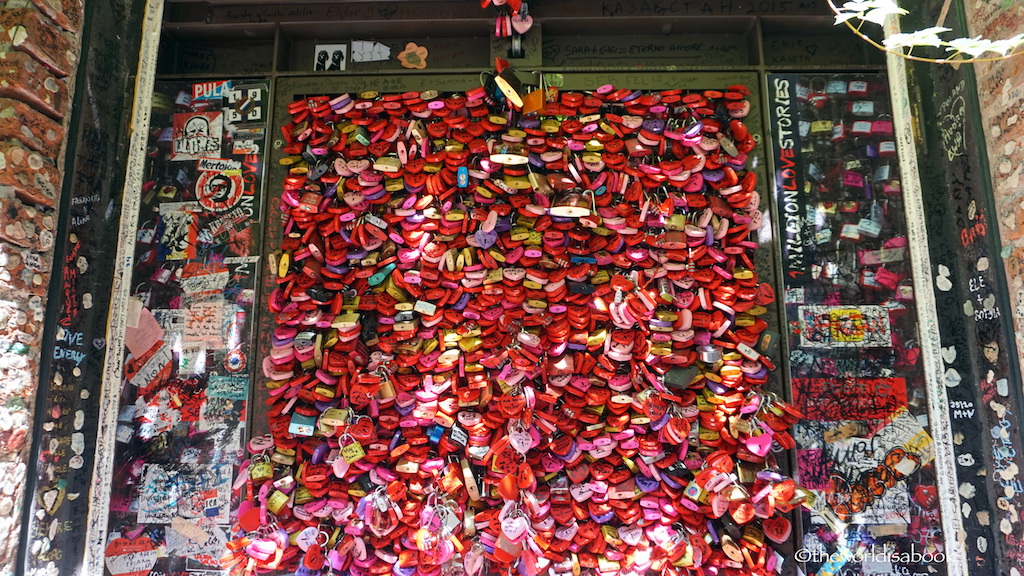 Verona Juliet house love locks