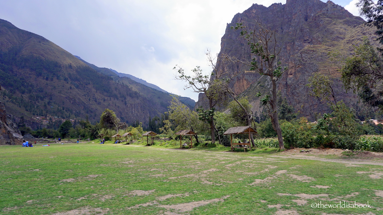 Ollantaytambo ruins field