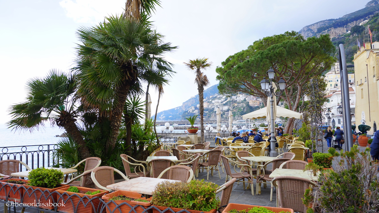 Amalfi outdoor dining
