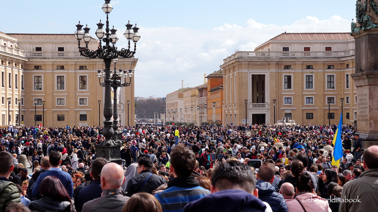 Vatican Easter Mass crowd