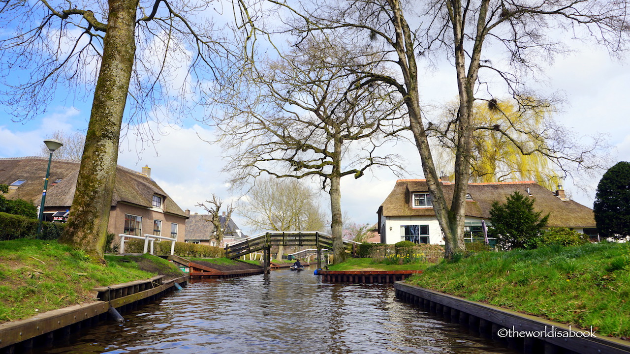 Cruising Giethoorn