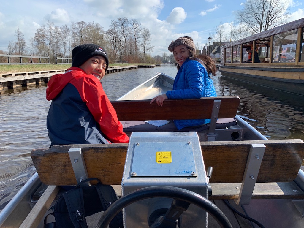 Cruising Giethoorn with kids