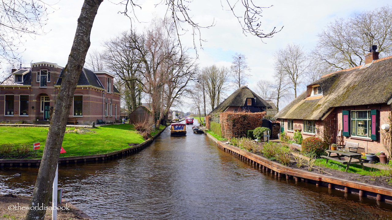 Cruising Giethoorn