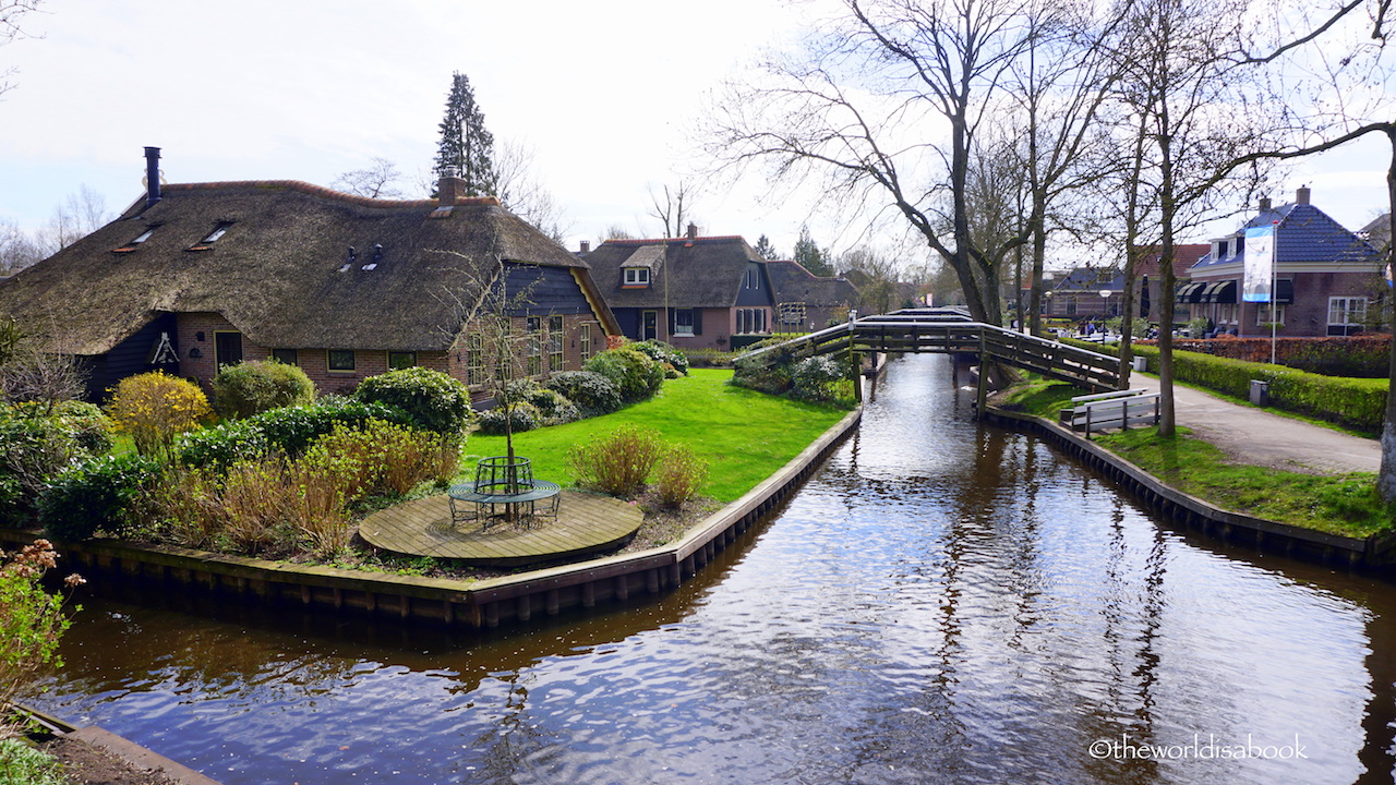 Giethoorn houses and canals