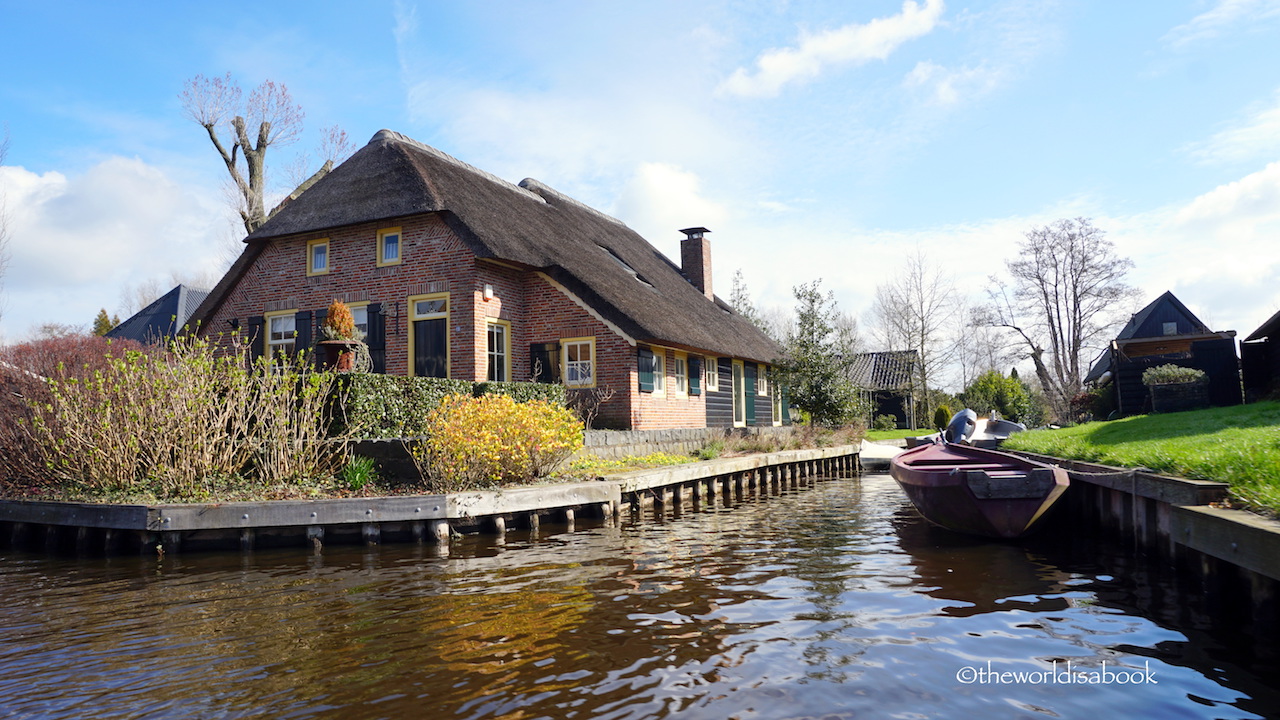 Giethoorn thatch roof house