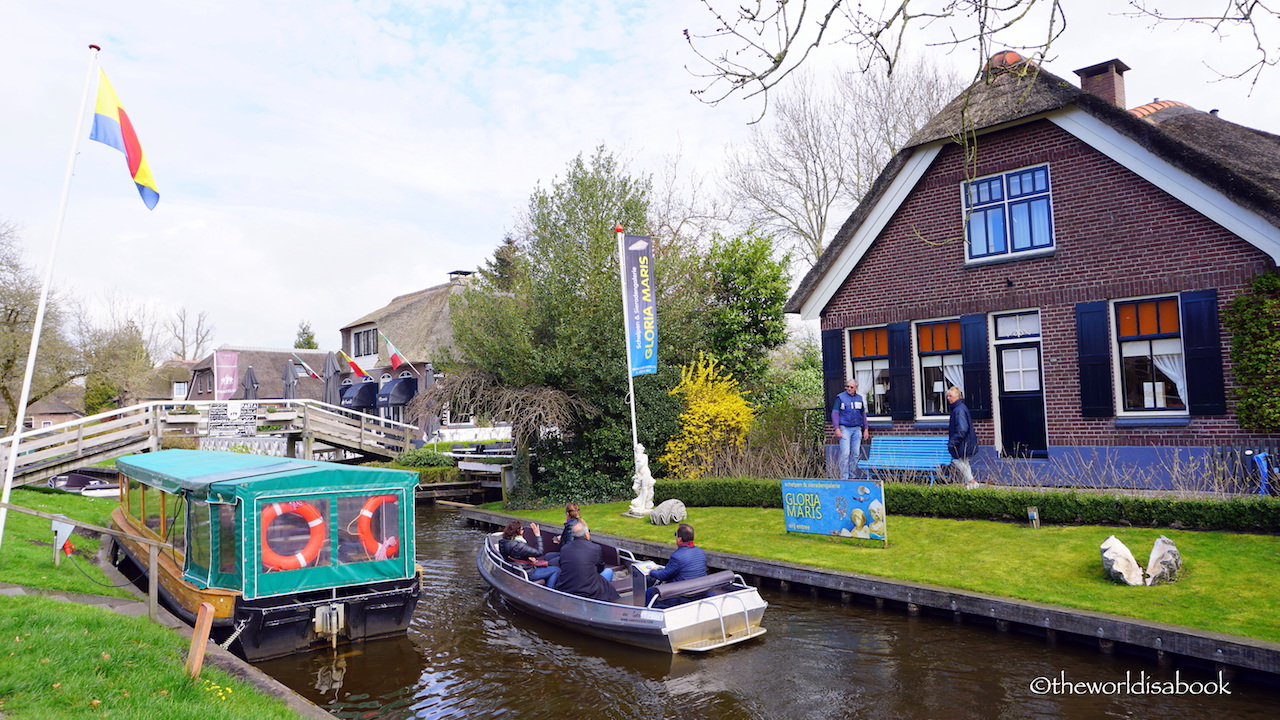 cruising in Giethoorn