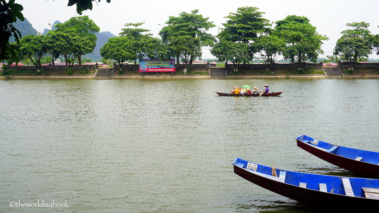 Perfume Pagoda boat