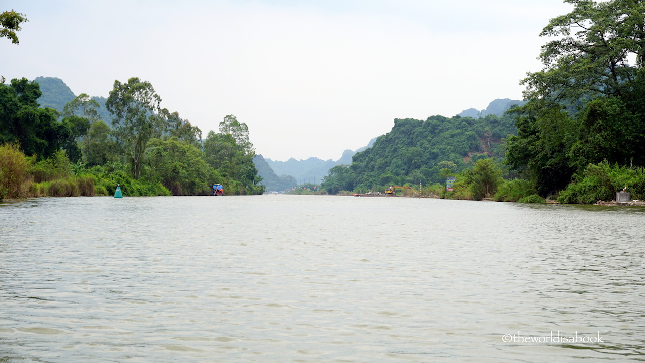 Vietnam Yen Stream to Perfume Pagoda