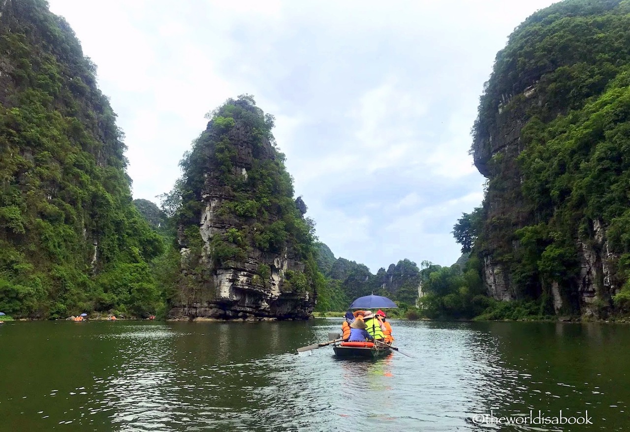 Trang An river cruise