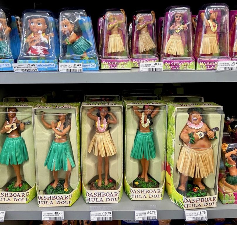 Hawaii dashboard dolls