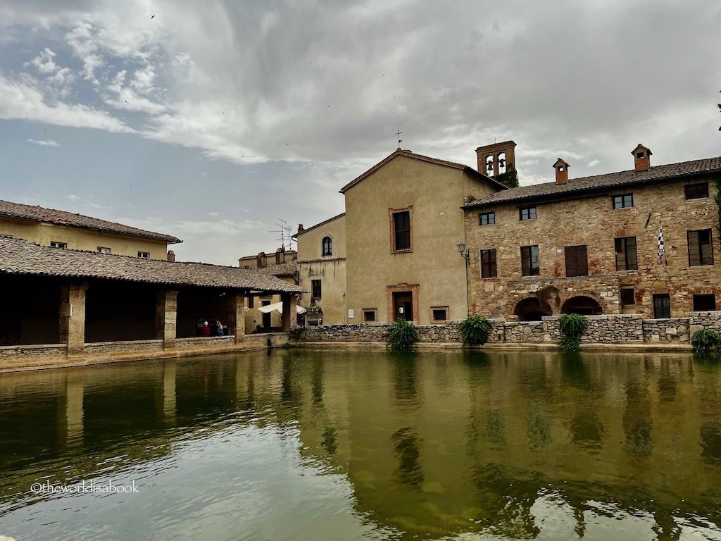 Bagno Vignoni piazza