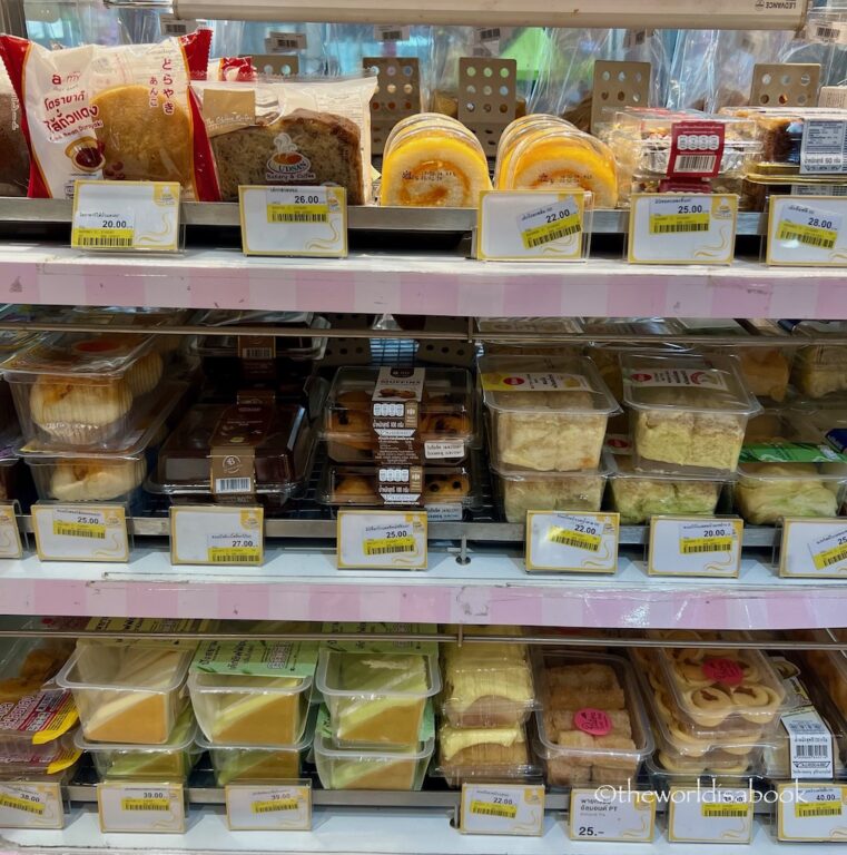 Bangkok 7-11 store food